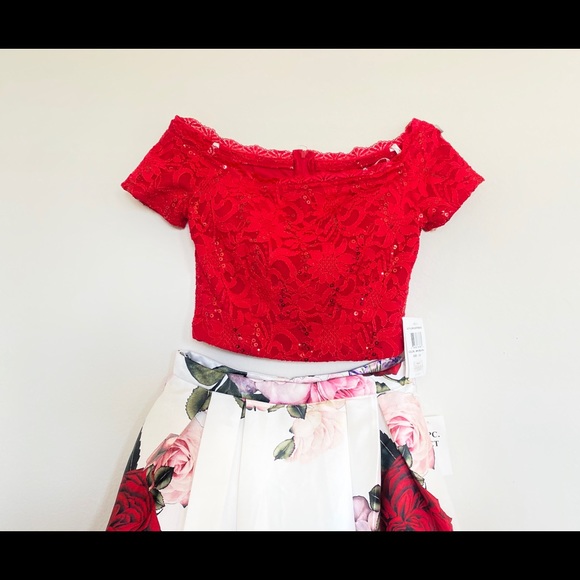 New prom/dressy gown size 3-4 - Picture 3 of 6